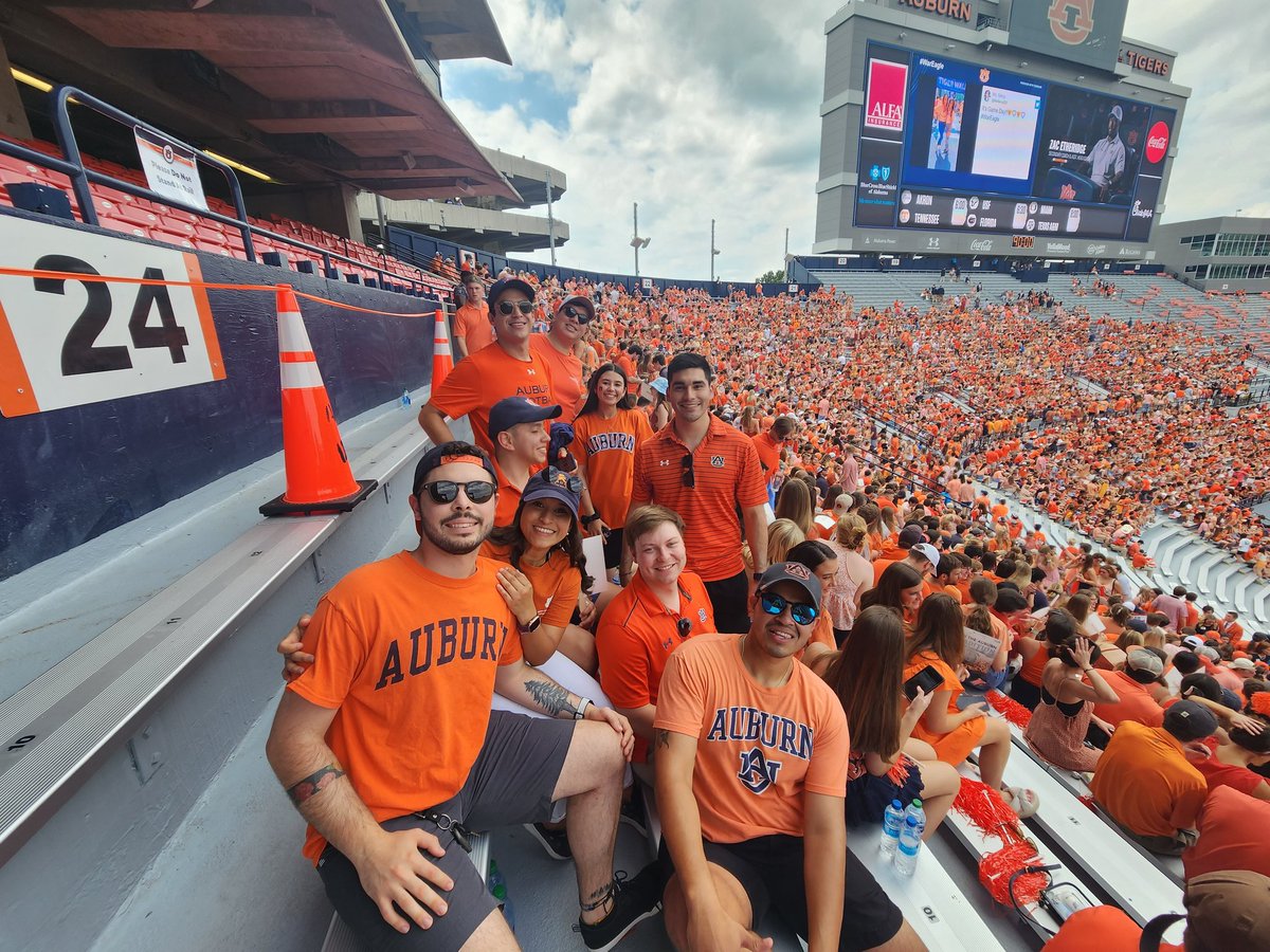 JorgeRRG's tweet photo. #WarEagle #ZamosAndWes #WesWes#Wes https://t.co/vrnvOW3iXO