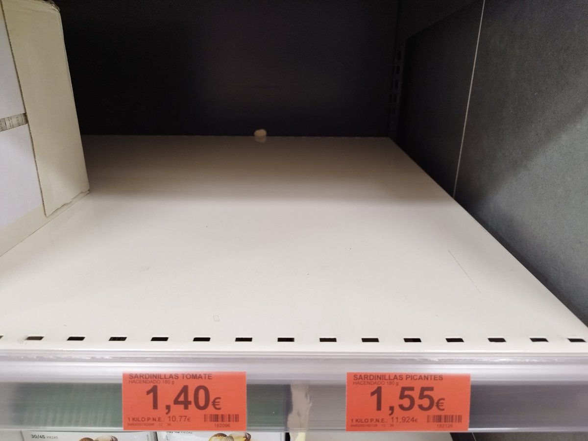 Mylady1802's tweet photo. Desde hace meses no hay algunos productos en @Mercadona, ejemplo: sardinas picantes. Puedo entender que no haya suministros pero si mantienen el cartel ¿es de esperar que vuelvan a traer? Gracias https://t.co/nDd5uxBJ4j