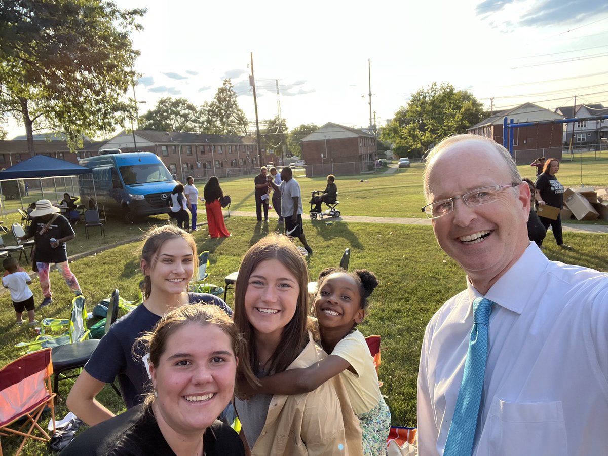 DeanJimMcIntyre's tweet photo. It’s already a phenomenal weekend for Belmont University’s College of Education! Last night’s Edgehill Partnership Celebration &amp; today’s Campus Preview Day were both amazing events where our fabulous students and faculty shined!! #TeachBrilliantly #LetHopeAbound https://t.co/b5hhEFqsUT