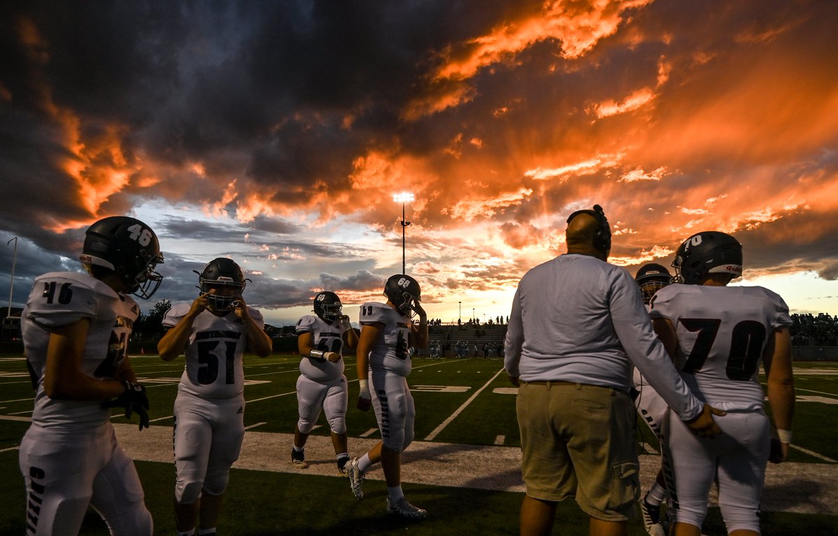 AlexMcIntyre520's tweet photo. A fiery sunset lit up the sky last night as the Northridge Grizzlies spoiled crosstown rival Greeley West's homecoming game with a running-clock shutout, 49-0, at District 6 Stadium. More photos at https://t.co/tlfVgAAMEJ | 📸 for @GreeleyTribune @gtribsports #copreps #weldpreps https://t.co/2XuQHTPfjr