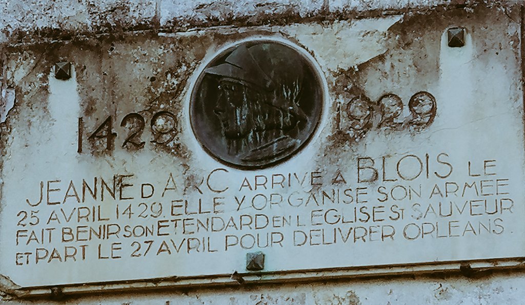 Lorusline's tweet photo. Jo. Es precioso esto. Blois. Y tiene mucha Historia. Y no es románico pero ahora me acuerdo de @PamLaGata2
En la capilla del castillo el obispo de Reims bendijo a Juana de Arco y sus tropas, antes de que partieran hacia el sitio de Orleans.
#ChateauDuBlois
#EscapadaExpress
🇫🇷 https://t.co/NPE1egjiMZ
