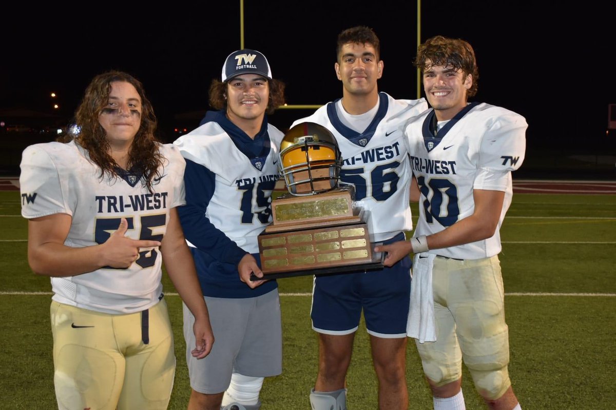 CoachAdkisson53's tweet photo. Proud of you guys… proud to be a part of it… This team is resilient, buying in, and if only one thing can be said, it’s that they haven’t given up when facing adversity. Mental toughness is so important. Love these Bruins… Best small school rivalry in the state. https://t.co/t7TkJxBRhK