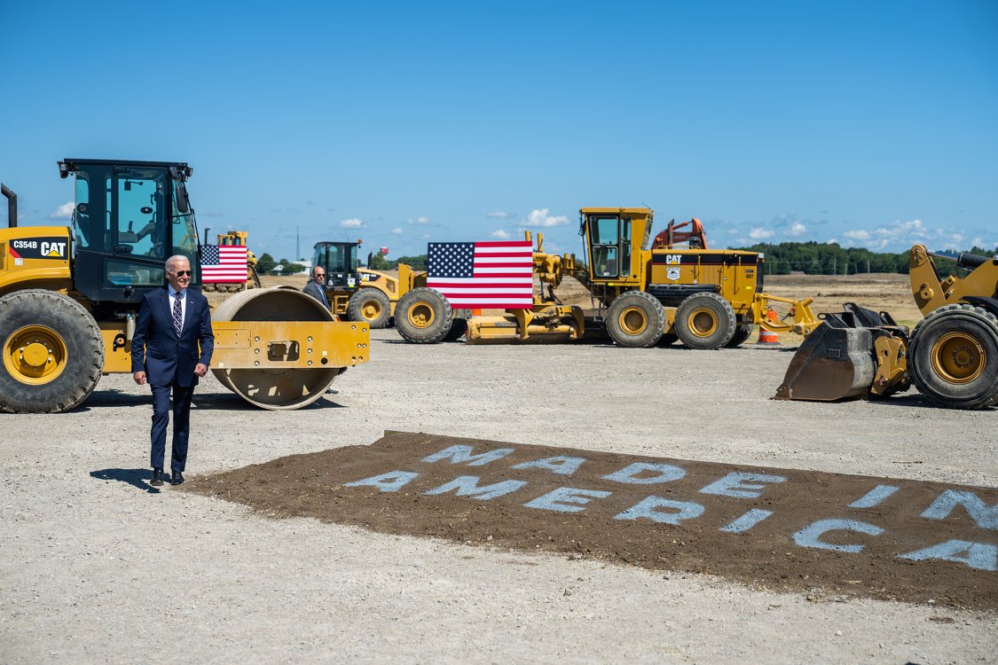 POTUS46Archive's tweet photo. It’s time to bury the label 'Rust Belt' and call it something a bit more fitting.

I like what my friends in Ohio call it – Silicon Heartland. https://t.co/yKlstORcFi
