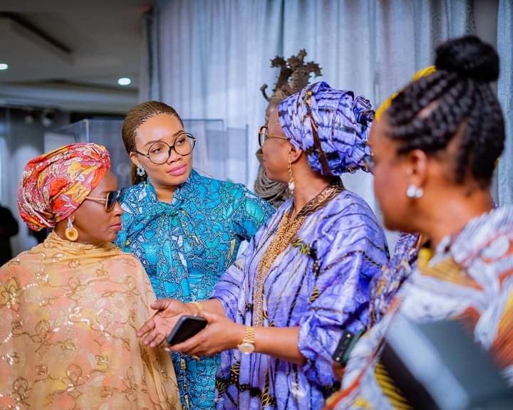 DavidsOffor's tweet photo. Wife of Imo state Governor @Chioma_Uzodimma amongst other states first ladies on the tour of the National Museum in Benin city as part of activities for the 2nd edition of Betsy Obaseki Women Football Tournament (#BOWFT).
The theme for this year's #BOWFT is "Say No To Drugs"... https://t.co/SHbPDywx2c