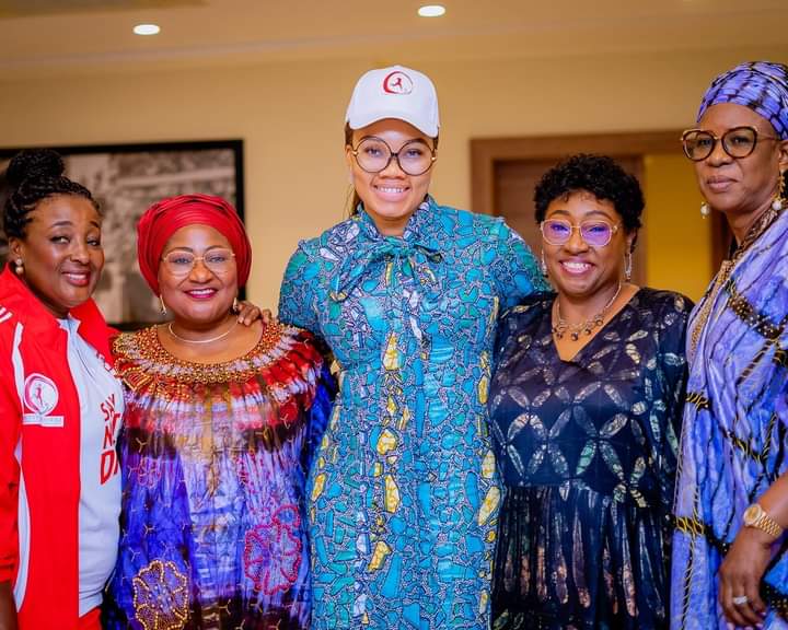 DavidsOffor's tweet photo. Wife of Imo state Governor @Chioma_Uzodimma amongst other states first ladies on the tour of the National Museum in Benin city as part of activities for the 2nd edition of Betsy Obaseki Women Football Tournament (#BOWFT).
The theme for this year's #BOWFT is "Say No To Drugs"... https://t.co/SHbPDywx2c