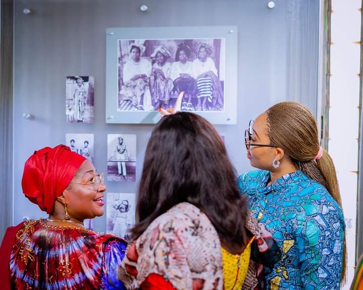 DavidsOffor's tweet photo. Wife of Imo state Governor @Chioma_Uzodimma amongst other states first ladies on the tour of the National Museum in Benin city as part of activities for the 2nd edition of Betsy Obaseki Women Football Tournament (#BOWFT).
The theme for this year's #BOWFT is "Say No To Drugs"... https://t.co/SHbPDywx2c