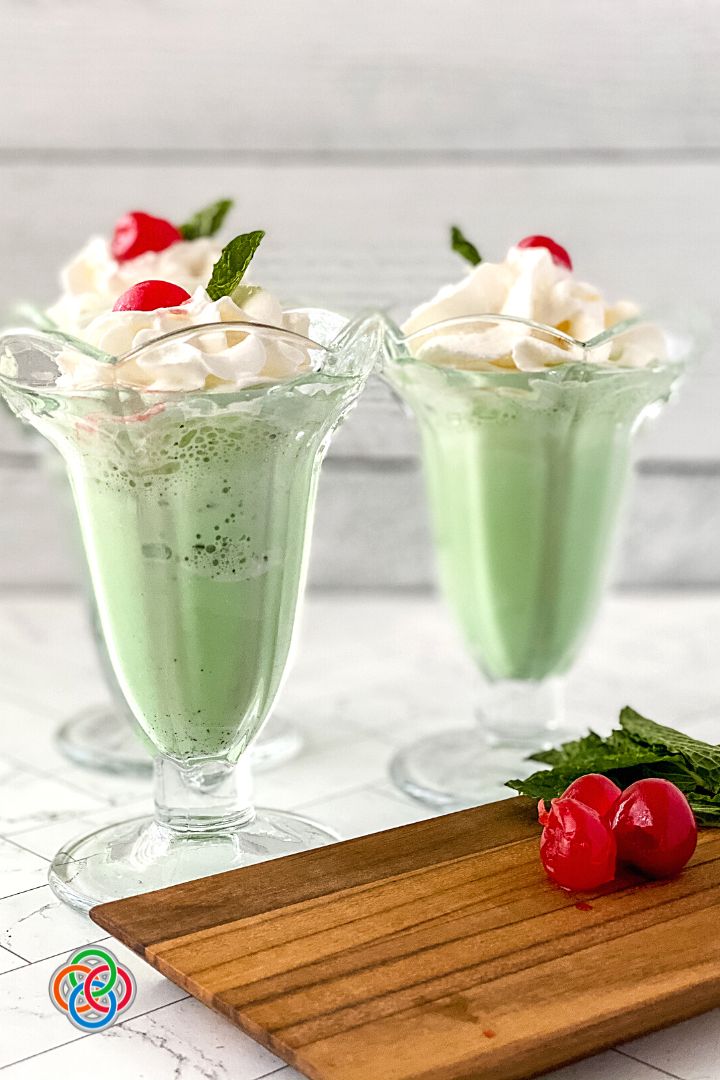 IrishUSAMom's tweet image. If you can't wait for Shamrock Shakes to come around in spring, why not make your own. 
#milkshake #shamrockshake #homemade 
irishamericanmom.com/why-we-love-a-…