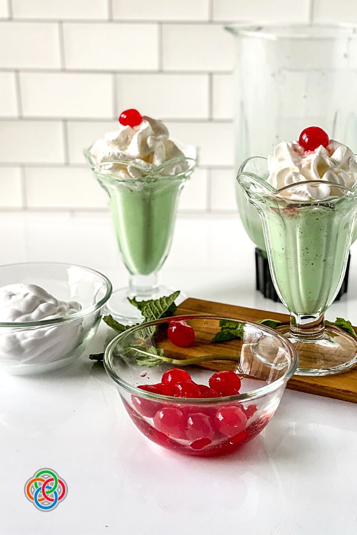 IrishUSAMom's tweet image. If you can't wait for Shamrock Shakes to come around in spring, why not make your own. 
#milkshake #shamrockshake #homemade 
irishamericanmom.com/why-we-love-a-…