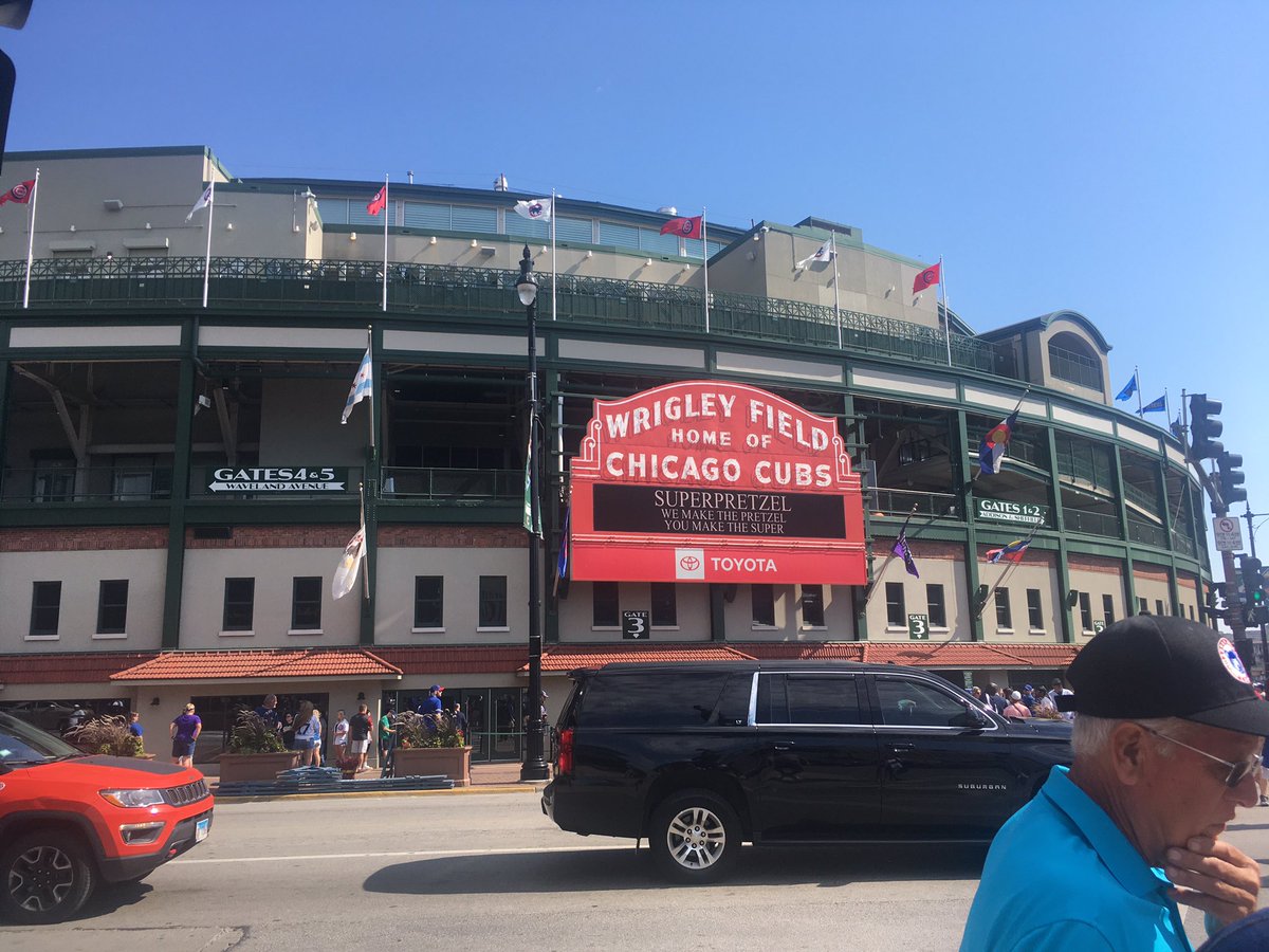 1JollyGoodTime's tweet photo. Of all the stadiums I’ve been to to watch the @Rockies play, Wrigley Field has the absolute  kindest ushers. @Cubs https://t.co/wleu1bMvNJ