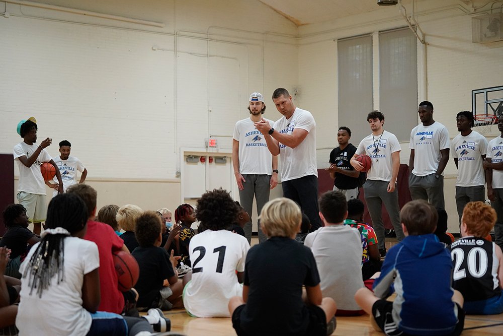 Asheville Basketball tweet media