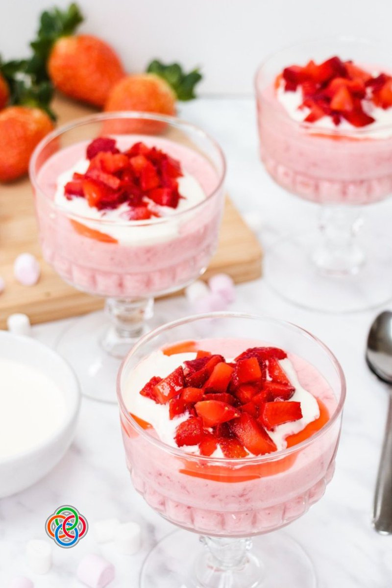 IrishUSAMom's tweet image. Here's a really impressive dessert that's far simpler than it looks. This strawberry mousse is made using melted marshmallows. 
#desserts #recipes #mousse #strawberrymousse 
irishamericanmom.com/how-to-make-st…