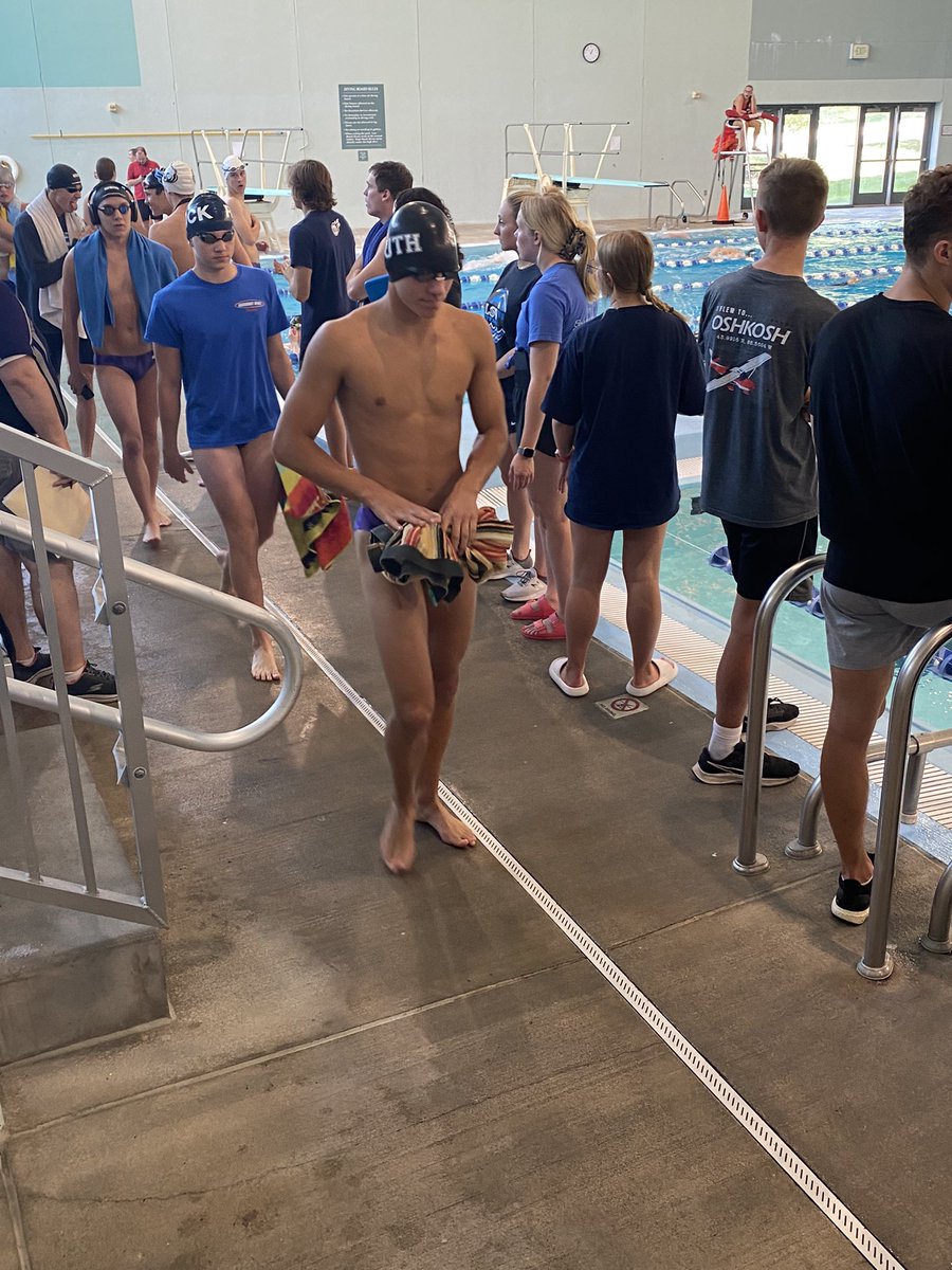 phsouthswimdive's tweet photo. 200 IM Finals: Derek Long takes 2nd overall and Roman moved up two places while taking 5th! #southswim #event3 #nkcinvite https://t.co/LTobne9blp