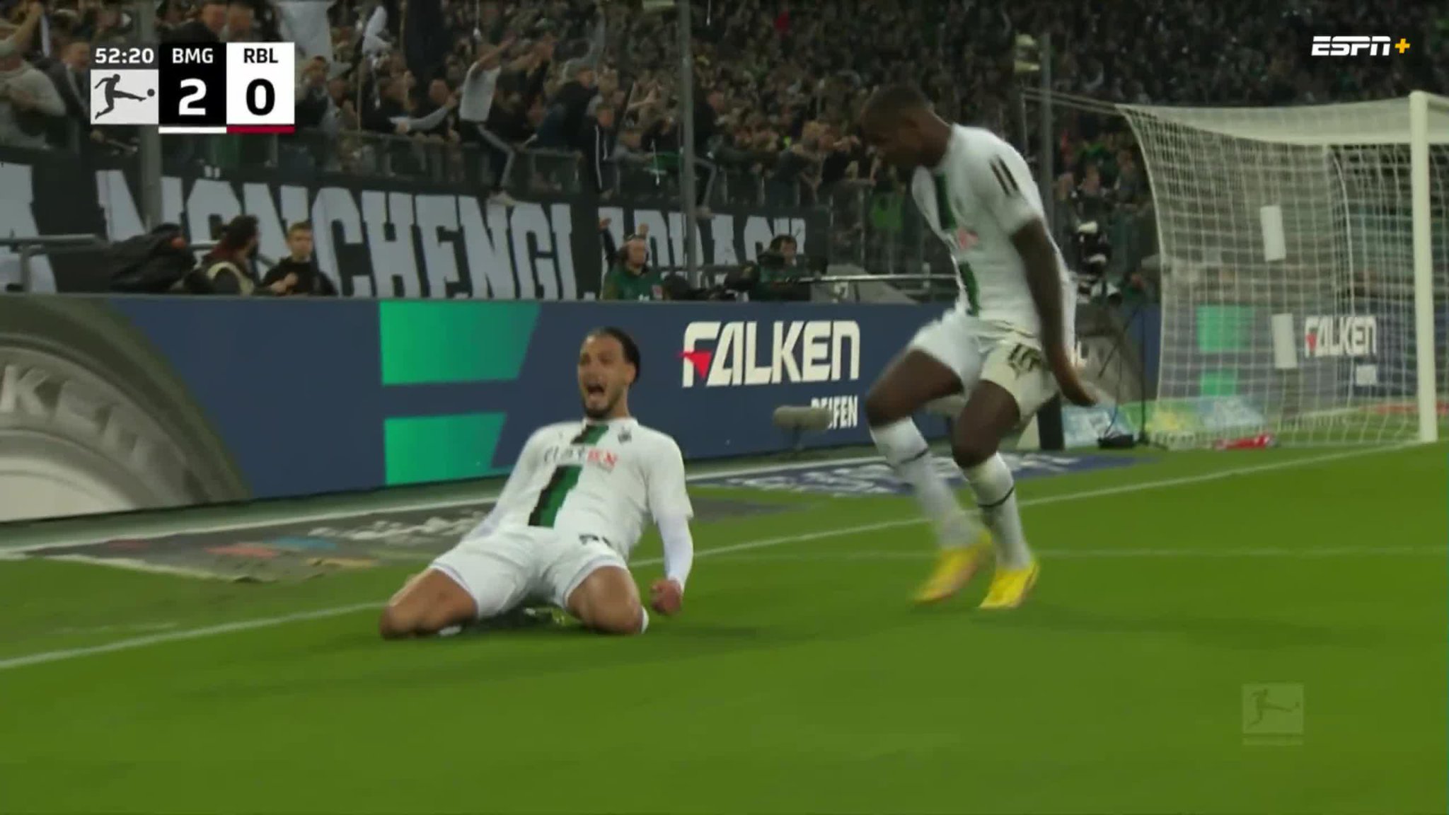 Gladbach catch Leipzig sleeping to go up 3-0 😨”