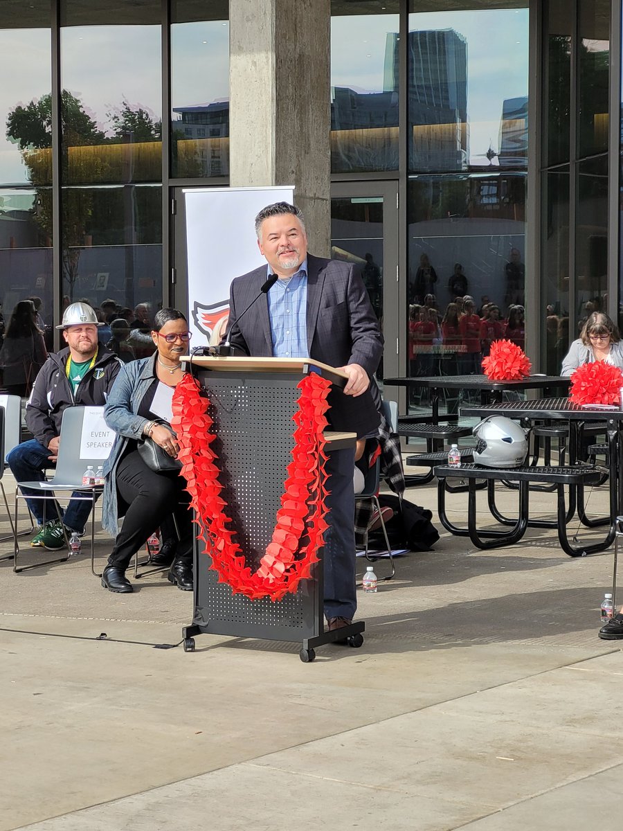 PPSConnect's tweet photo. At Lincoln High School Grand Opening. 

@Super_GGuerrero @LHSCards @Chapman2Peyton @Drewid95 and Javier Gomez, addressed the crowd. 

#ForwardTogether #TeamPPS https://t.co/4uTbwkimsj