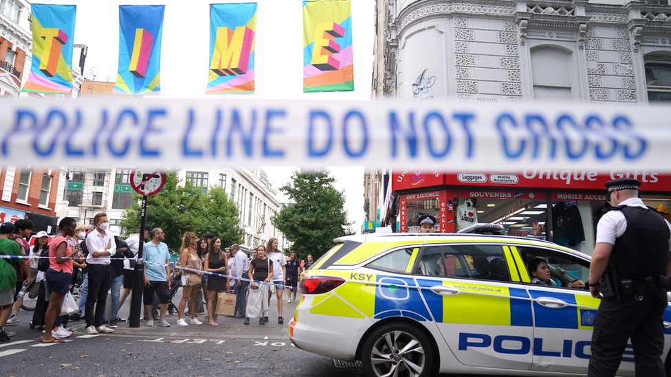 Soho stabbing: Witnesses tell of horror moment two police officers knifed in London’s West End.

ow.ly/iE6K50KM6gT

Win Apple AirPods - raffles.digitaltreat.net/lineofduty?utm…

#Soho #London #Police #Stabbing #Raffle #Airpod #Apple #Competition