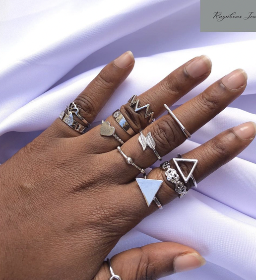 2020VisionDig's tweet photo. Meet Adeoye Mercy, a fourth-year student at Ajayi Crowther University, Nigeria. Adeoye has passion for aesthetics. She provides exquisite, non-tarnishable, and minimalistic jewelry to all of her clients. Learn more! 
https://t.co/YiO3gA1X4G  #entrepreneurs #jewelry https://t.co/oNonhJVDUs
