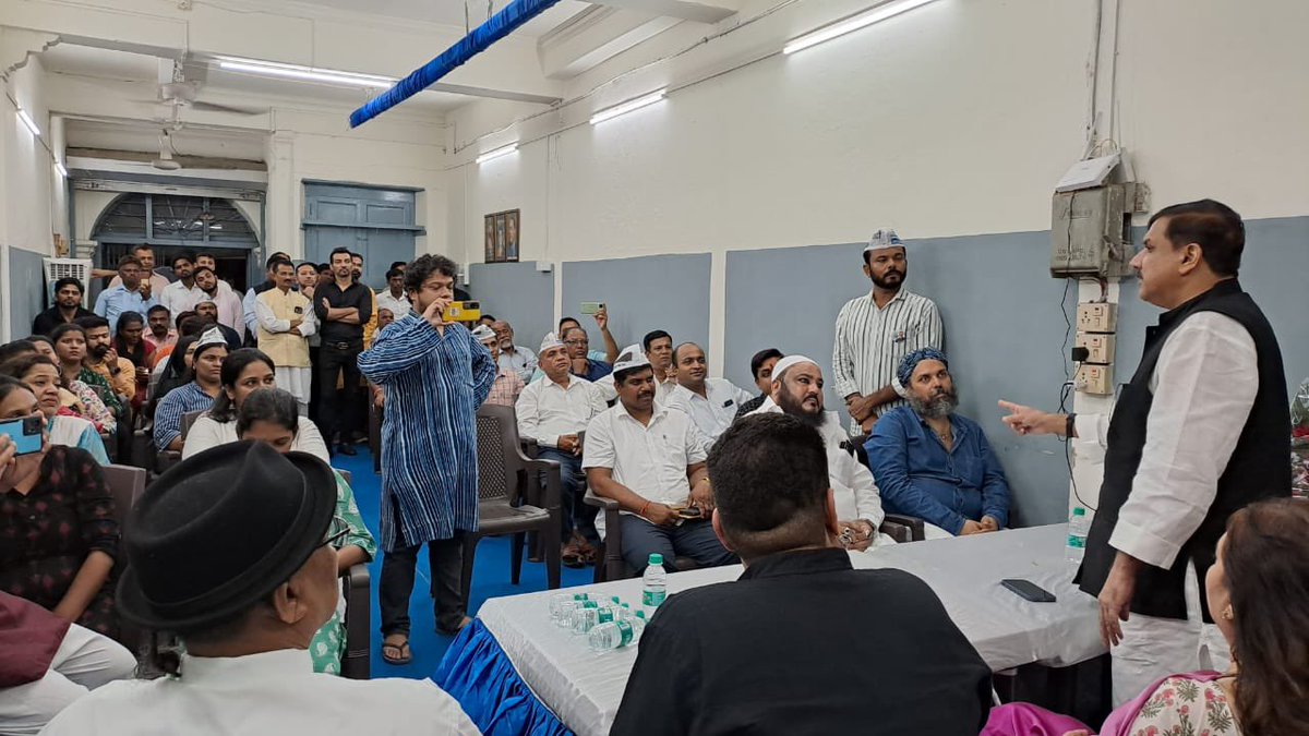 AnkushNarang_'s tweet photo. Rajya Sabha Member Honourable Sanjay Singh ji addressed AAP Mumbai Ward Presidents 

He motivated them &amp; discussed the strategy for upcoming BMC elections https://t.co/PxRb8FFTGV