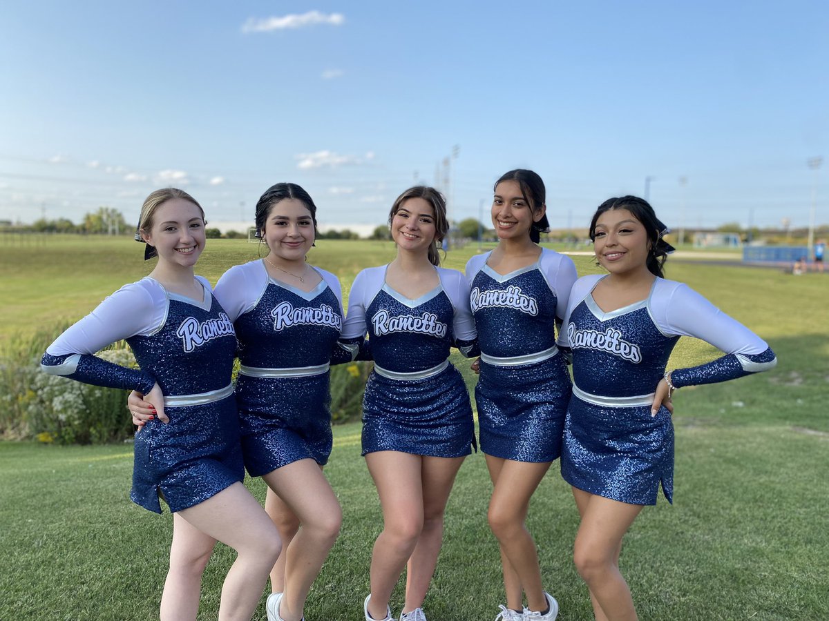 ReavisRamettes's tweet photo. Nothing like being under those Friday Night Lights💙 https://t.co/jivBewaAt4