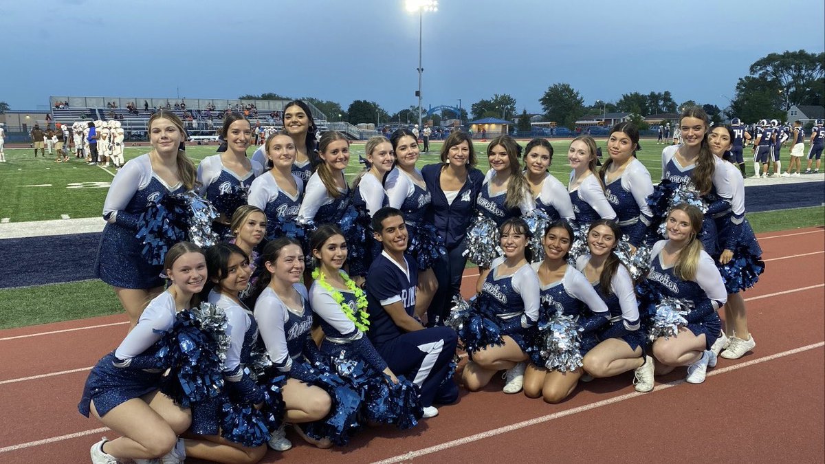 ReavisRamettes's tweet photo. Nothing like being under those Friday Night Lights💙 https://t.co/jivBewaAt4