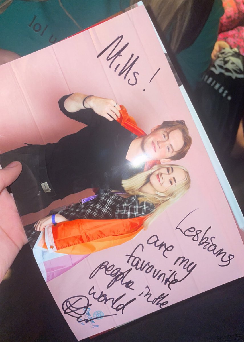 Ioverspring's tweet photo. asked kit to write anything abt lesbians on this and Look what he wrote guys im genuinely crying https://t.co/dqbPXvLgTf