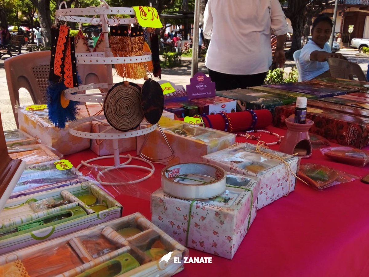 adiarionic's tweet photo. como zapatos👞, alimentos🥗, bebidas🍶, para satisfacer las necesidades del público, además se realizaron donaciones de plantas ornamentales 🌱 para la decoración de los jardines y restauración del medio ambiente.
#17Septiembre
#Nicaragua
#MEFCA
#Nacionales https://t.co/Mn5ZS81C7q