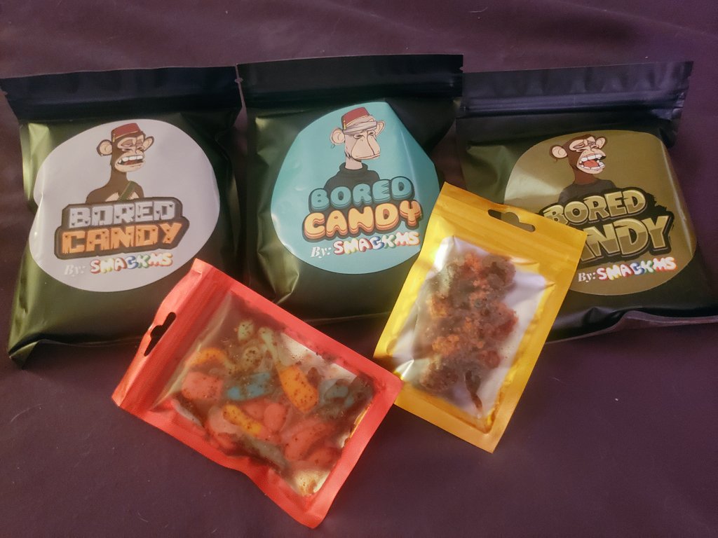 etaTsemaJ's tweet photo. Got some extra samplers with the shipment! @TheBoredCandy @BoredApeYC https://t.co/TsELXcFXjo