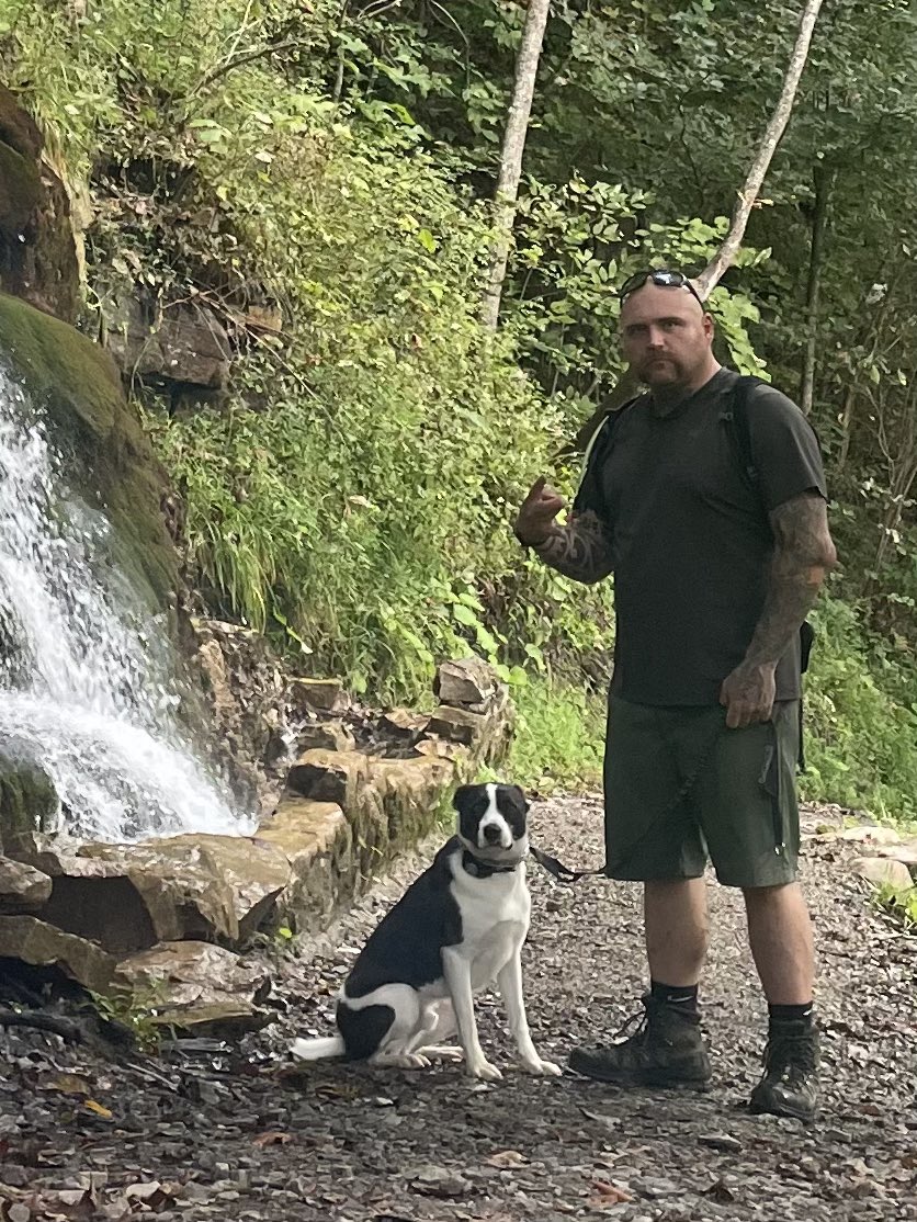 Praeliator_6's tweet image. 12 mile hike yesterday. 2100ft elevation gain. Also What I used to fuel the 4.5 hour hike. #EliteNutrition