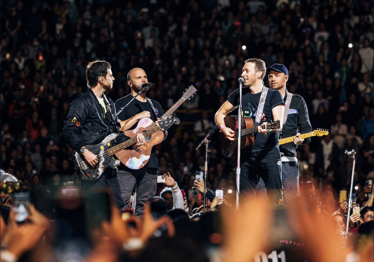 coldplaying's tweet photo. Night one of #ColdplayBogota 🇨🇴 | via the #MusicOfTheSpheresWorldTour App https://t.co/RNBOtrlIE0