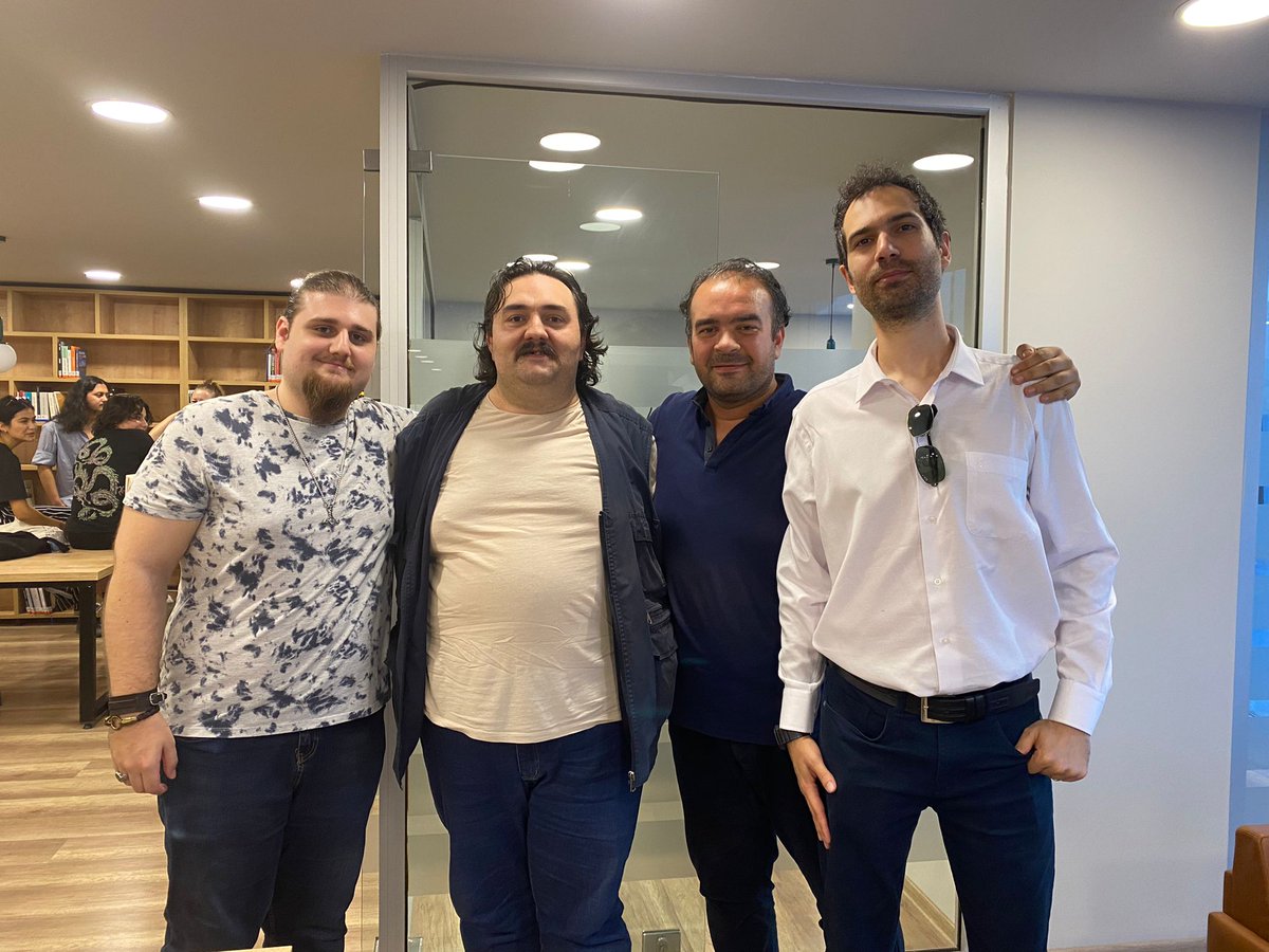 Bu güzel ve samimi sohbet için emeği geçen herkese teșekkürler. <a href="/SonGulyabani/">Mehmet Berk Yaltırık</a> <a href="/cerentheacemi/">Ceren 🦄</a>