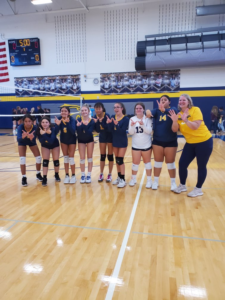 FHS Girls Volleyball tweet media