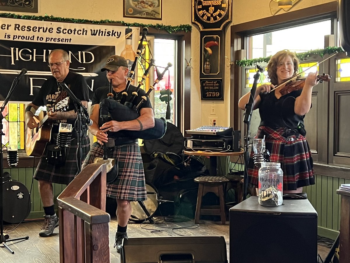 HighlandReign's tweet photo. The halfway to St. Patrick’s Day party is beginning at @nineirishbros East side! https://t.co/pMyFcRDv4t