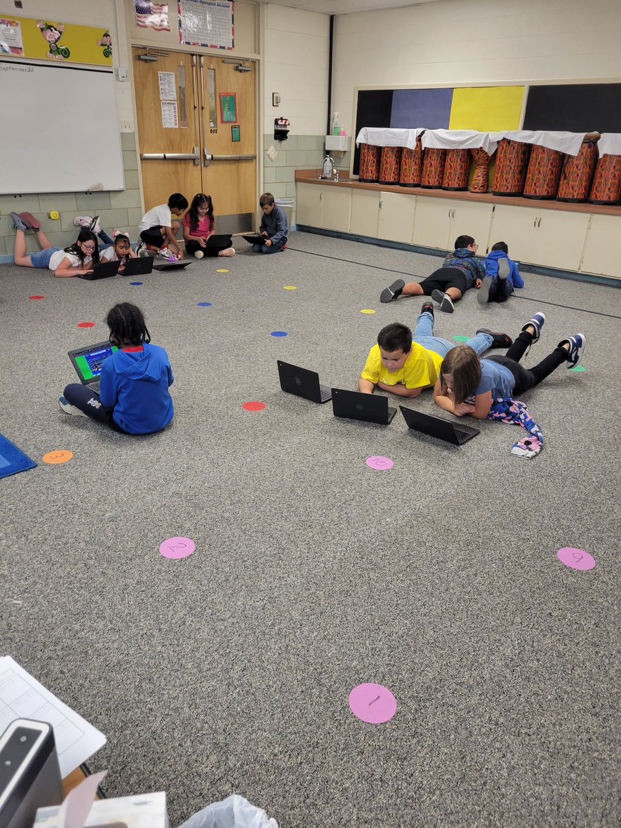 4th Graders excited about creating music using QGrooves! <a href="/ECISD_FineArts/">ECISD Fine Arts Department</a> @GoliadGrizzlies <a href="/Quaver_Ed/">QuaverEd</a>