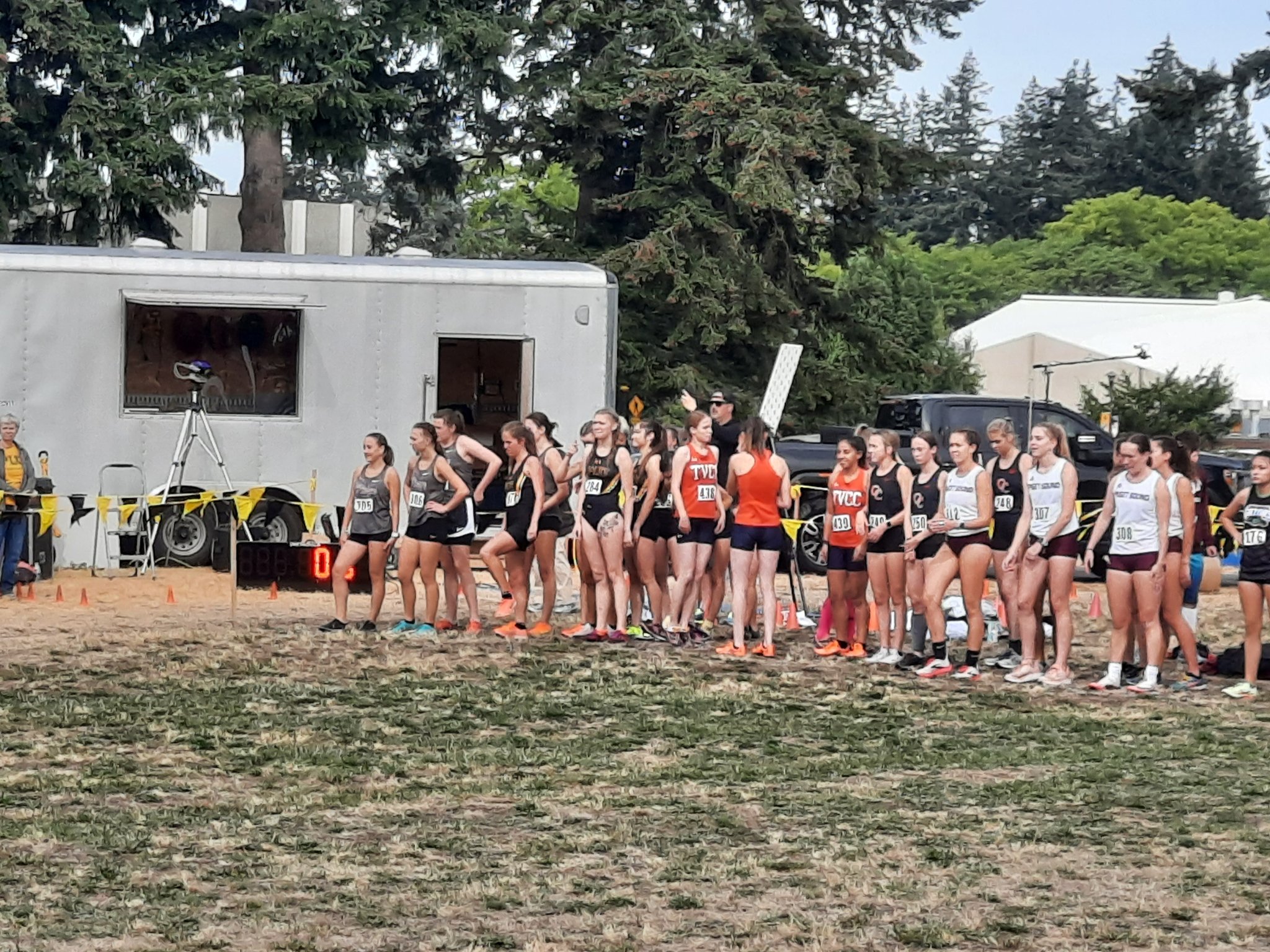 Mike Snyder on Twitter "They're Off!! Fast start for the Lutes. 