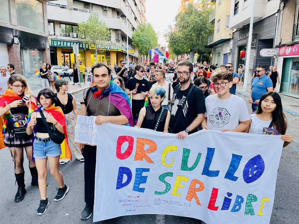 hectordpelx's tweet photo. #Elx🌴#Elche muy orgullosa‼️🏳️🌈
#elcheorgullosaatodocolor https://t.co/jg5Byd1uHj
