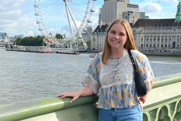 Lockwood_MD's tweet photo. Congratulations to @USFCOPH alumna Sarah Glaser for becoming a 2022 @FulbrightPrgrm Scholar! Enjoy studying in London! #COPHRocks #BullsPride https://t.co/I3zws3ZlAn https://t.co/ZB3R6O901C