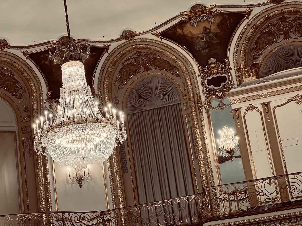 GabrielleTorina's tweet photo. Let’s get into the details of this hotel though. #IMLConference #IML #HiltonChicago https://t.co/ZkGjq39KFH