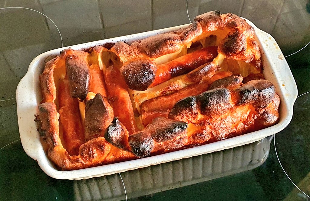 Toad in the Hole, @foodwishes cold oven start method, fluffed up like Wee Jenny Treatmax. https://t.co/wGCMJ8x5W7