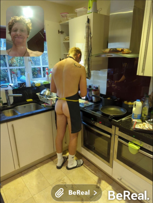BestBeReal's tweet photo. #BeReal Scene in the kitchen.. Notifications come at the greatest times
via: @Tomfortnum https://t.co/KUS68S1niT