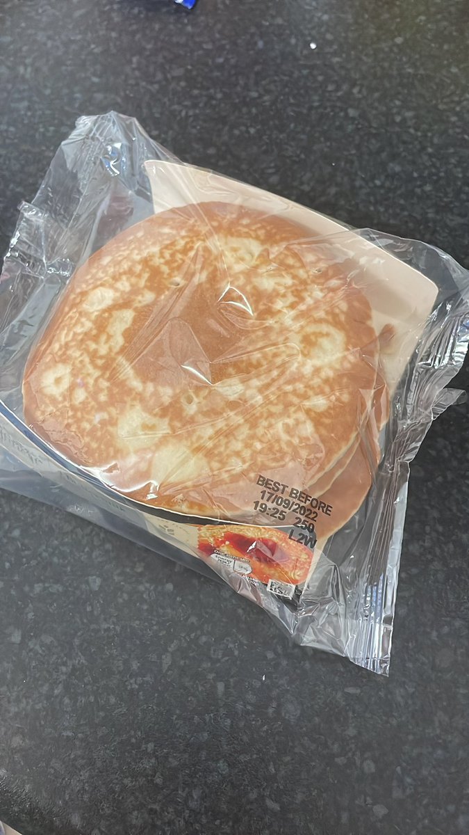 DavidOram_'s tweet photo. @Tesco Hi Tesco - just got back from the shop and realised these pancakes run out today! Assume they should have been yellow stickered but paid full price! https://t.co/I0hRJGN7Uk