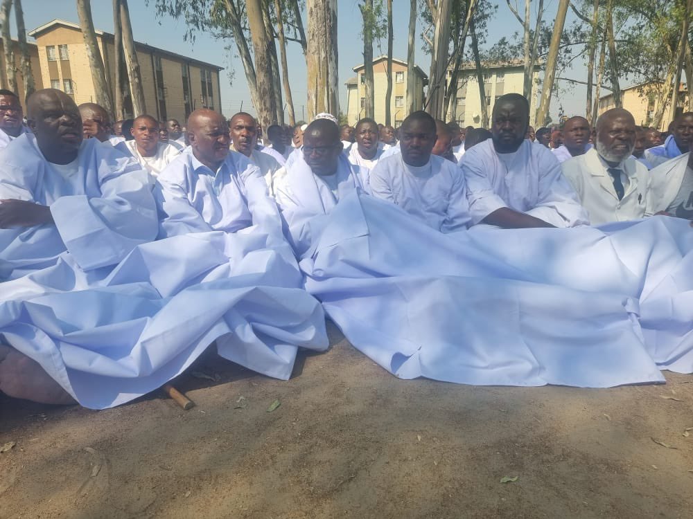 vapostori4ED's tweet photo. Today Vapostori For ED had its Provincial Launch at Gwanzura Madzibaba Mozie Shrine. Thank you Hon Mai Mutsvangwa and Hon Matuke for addressing the wonderful Launch standing in for our Patron President ED Mnangagwa @edmnangagwa @VPChiwenga @nickmangwana @DeptCommsZW @VapostoriZ https://t.co/SczEjgFF3O