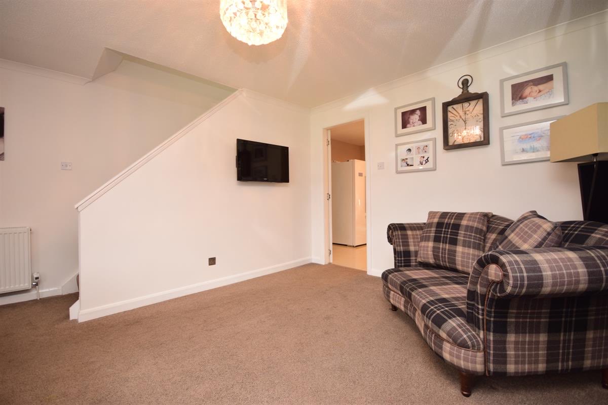 🏴󠁧󠁢󠁳󠁣󠁴󠁿 2 Bedroom Semi-detached House For Sale Lanarkshire 🏴󠁧󠁢󠁳󠁣󠁴󠁿 

🛏 2 Bedrooms
🛁 2 Bathrooms
🛋 2 Reception Rooms
🏷 Offers Over £185,000

Batchelor’s Estate Agents are delighted to present to the market this two-bedroom semi-detached villa.

Find out more: scotlandspropertyguide.com/property/marga…