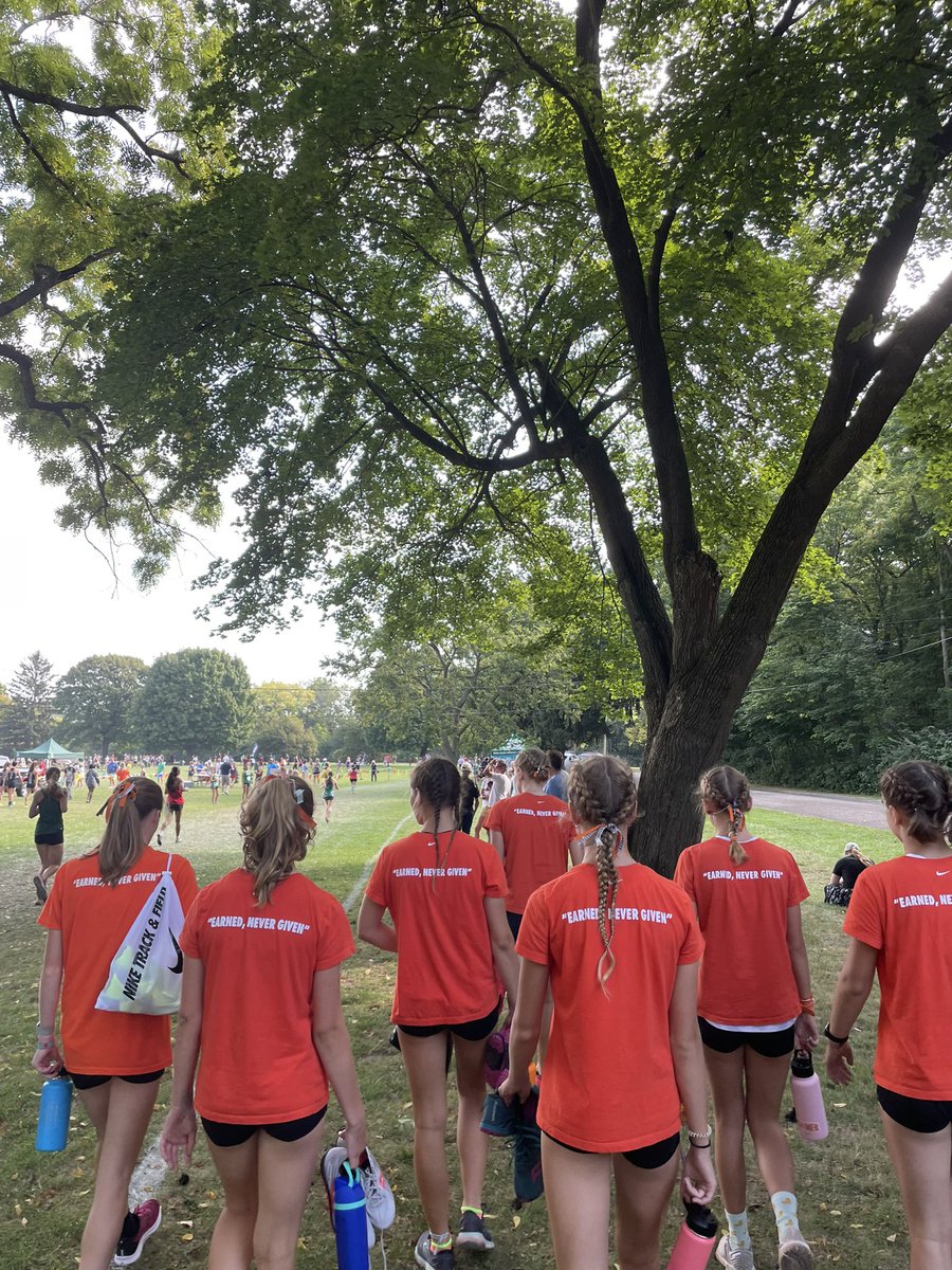 HerseyGirlsXC's tweet photo. The huskies took on the Richard Spring Invitational this morning and took 4th out of 57 teams. Great day for the team with 3 PRs (Harden, Grabske, Vincent). So proud of these ladies and ready to keep rolling this season #HuskiesRunasOne https://t.co/2kTpJO9H13