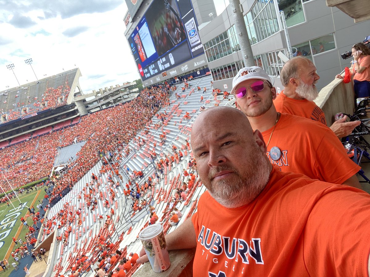 MikeArnette's tweet photo. BRING THE NOISE AUBURN!!! #WarEagle #WeAre https://t.co/IwdPFcZhfD