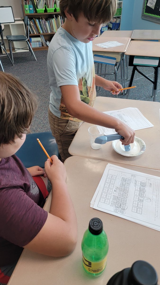 Weatherstone4th's tweet photo. More pictures from our two-day sugar investigation in science class. Students enjoyed seeing first hand how much sugar is in some foods we eat. Great job 4th graders! https://t.co/YwxFQtbSYu