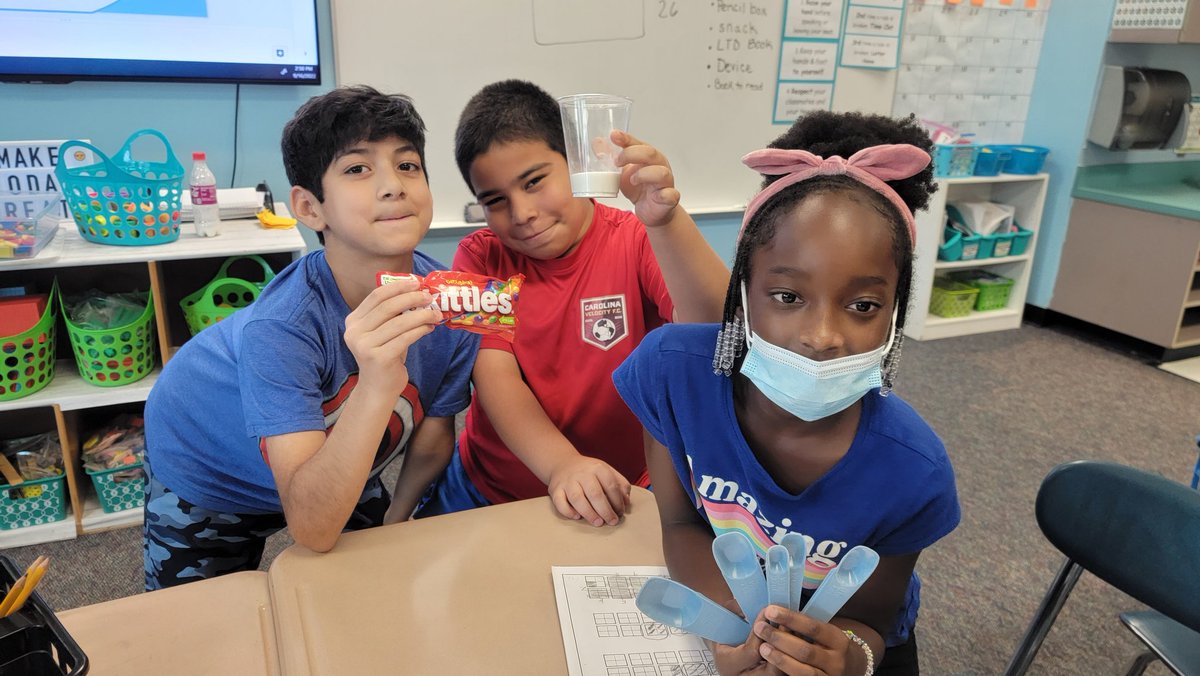 Weatherstone4th's tweet photo. More pictures from our two-day sugar investigation in science class. Students enjoyed seeing first hand how much sugar is in some foods we eat. Great job 4th graders! https://t.co/YwxFQtbSYu