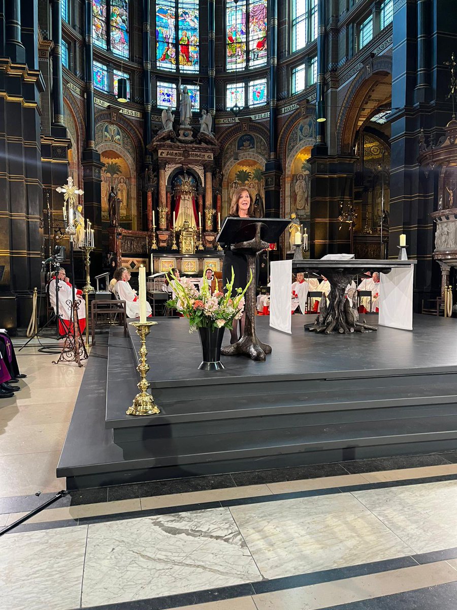 Vandaag was ik aanwezig bij de prachtige herdenkingsviering van 
#QueenElizabethII in de Basiliek van de Heilige Nicolaas in #amsterdam. Mooie woorden van <a href="/JoannaRoperFCDO/">Joanna Roper</a> in aanwezigheid van <a href="/Jan_Anthonie/">Jan Anthonie Bruijn</a> #NPO2