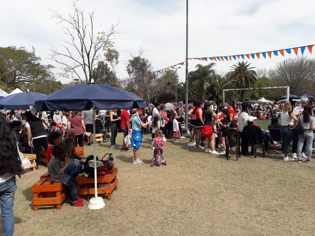 pcasna's tweet photo. #3FSeMueve en Ciudadela
Te esperamos hasta las 0 h en El Campito, #Ciudadela, con shows en vivo, recreación infantil, feria de emprendedores, food trucks.
Y ademas, hasta las 19hs, trámites y servicios de @municipalidad3f con el #CAVMovil y la vacunación del calendario nacional. https://t.co/dJWTrXpWTK