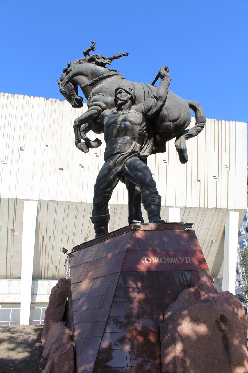 Памятник Бишкек баатыру