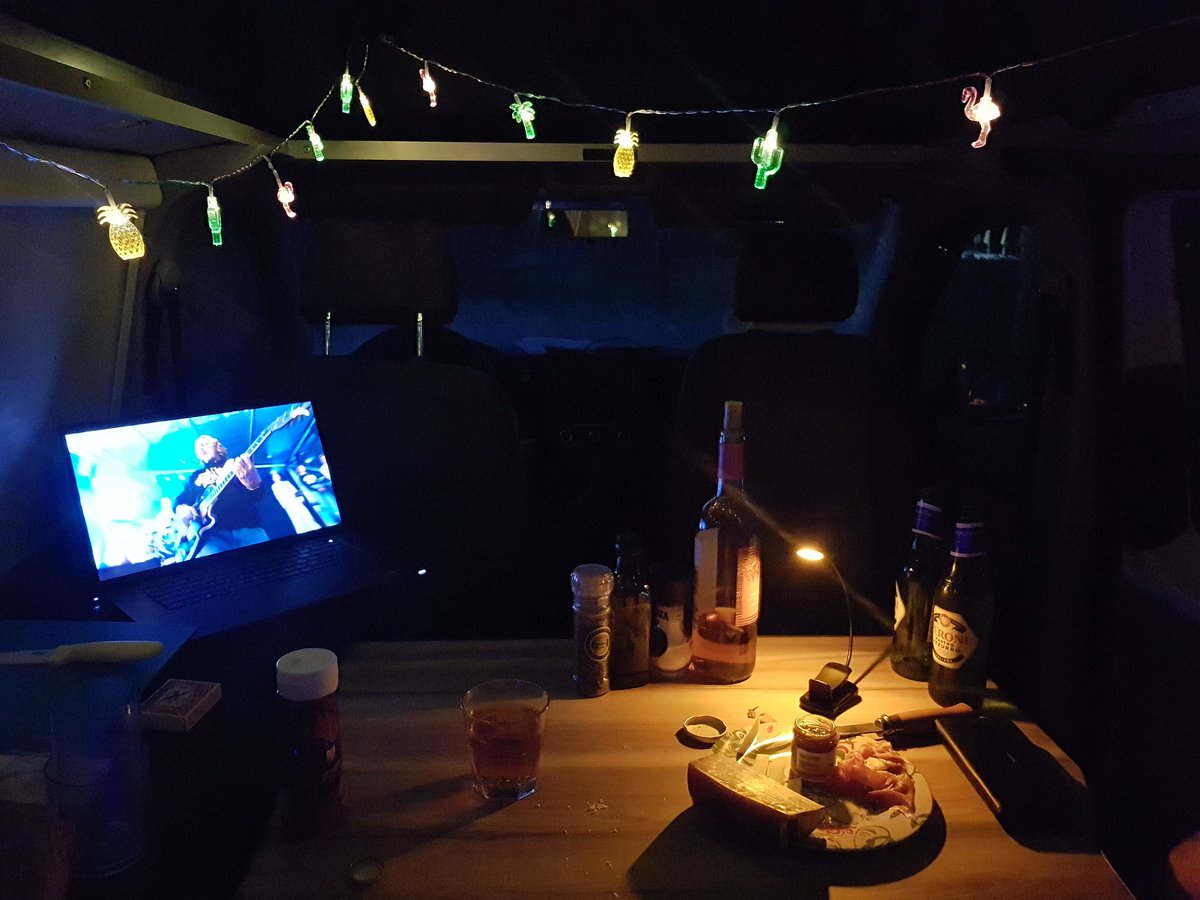 LHofzo's tweet photo. In camper in Italië. Weer feest met #thestreamers https://t.co/LXPVDs19Ca