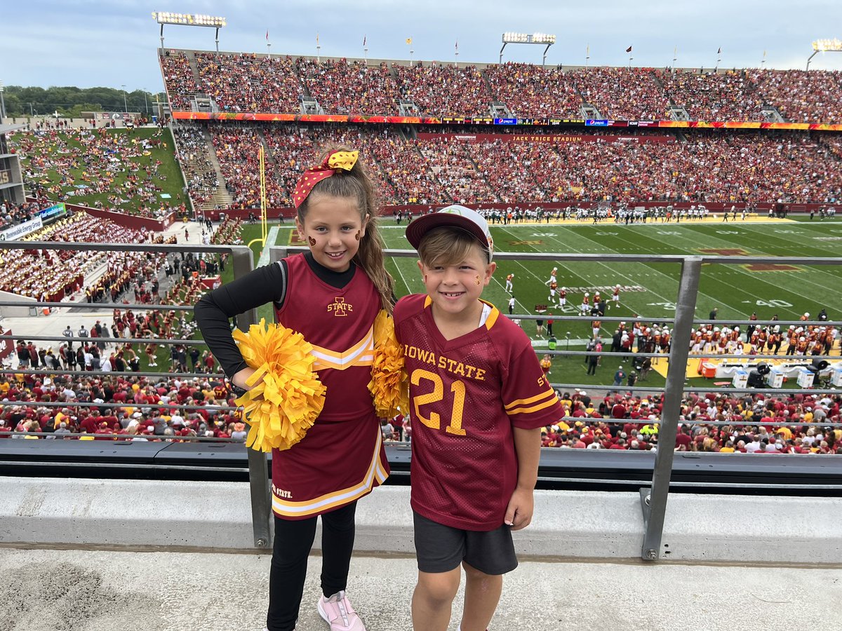 julescli's tweet photo. Let’s@Go Cyclones💛❤️💛❤️🌪#cyclONEnation #isu #gostate #football https://t.co/bWmCrQ3Os7